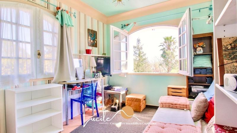 Maison - 235 m² - 9 pièces