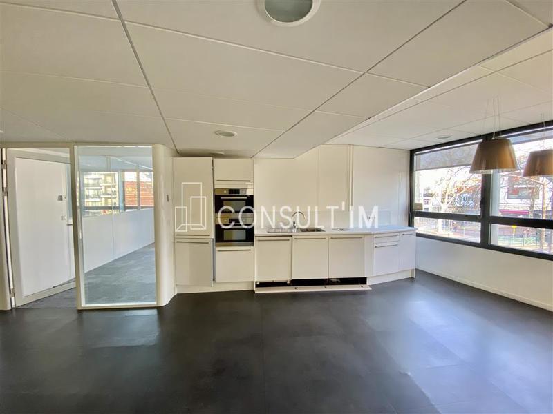 Bureau - 3 851 m²