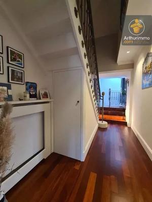 Maison - 230 m² - 7 pièces