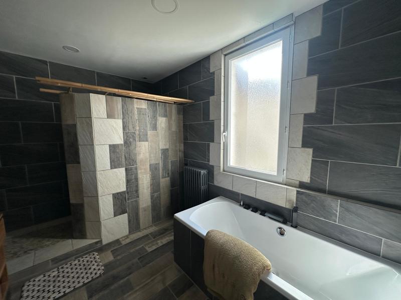 Maison - 180 m² - 8 pièces