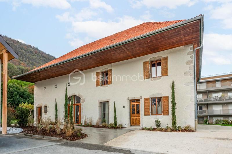 Maison - 303 m² - 8 pièces