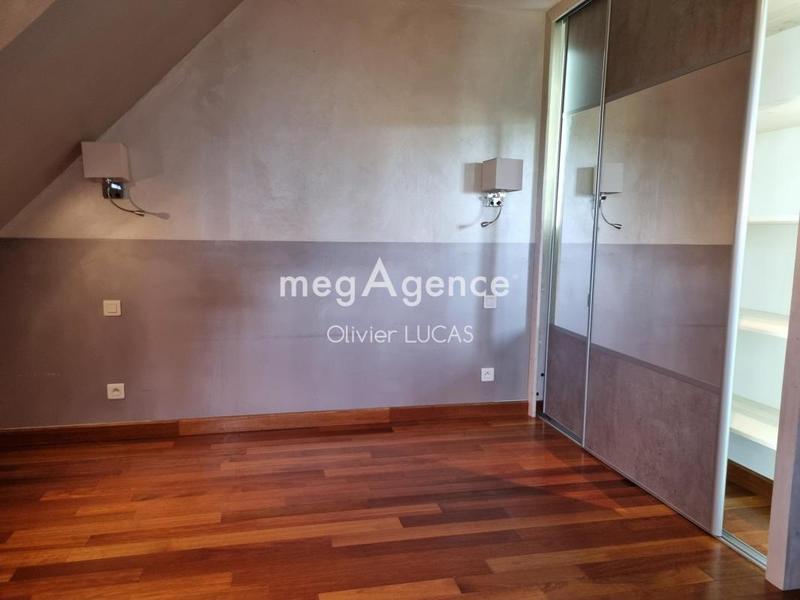 Maison - 165 m² - 9 pièces