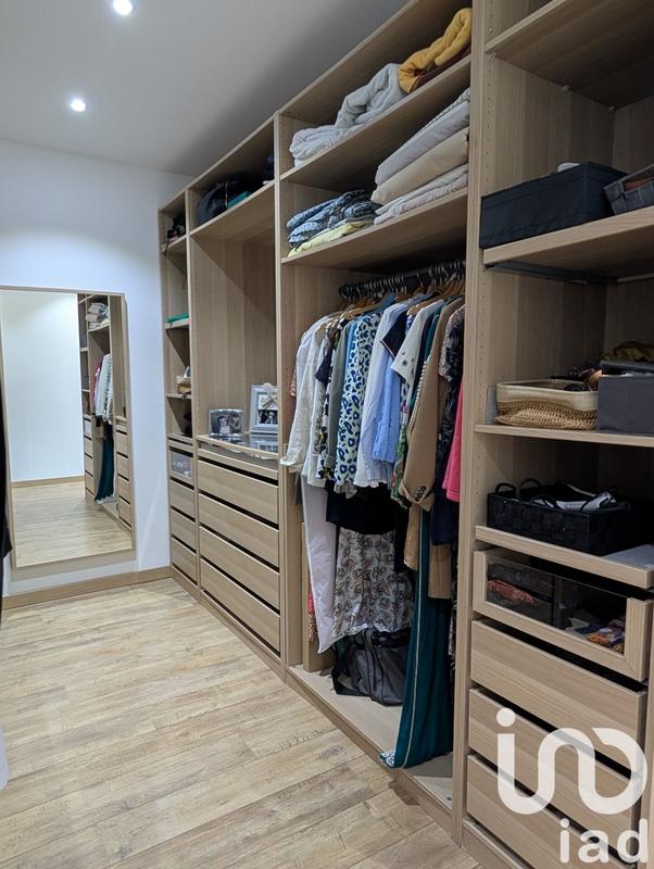 Maison - 240 m² - 8 pièces