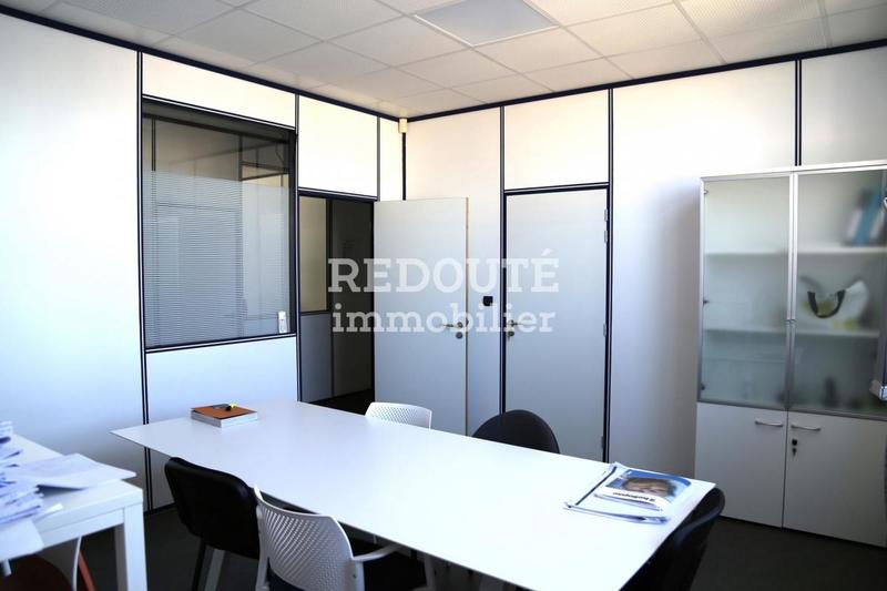 Bureau - 109 m² - 6 pièces