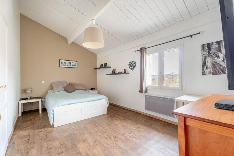 Maison - 180 m² - 5 pièces