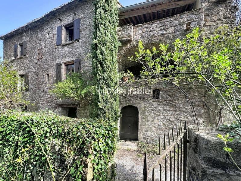 Maison en pierre - 138 m² - 9 pièces