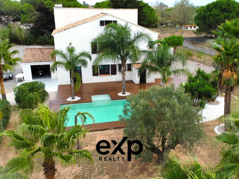 Maison - 235 m² - 9 pièces