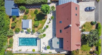 Maison - 260 m² - 8 pièces