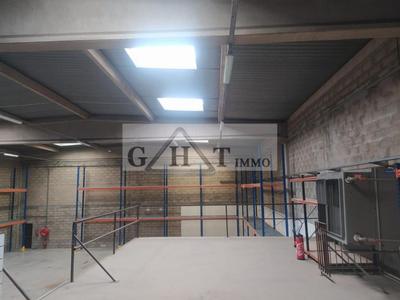Entrepôt - 650 m²