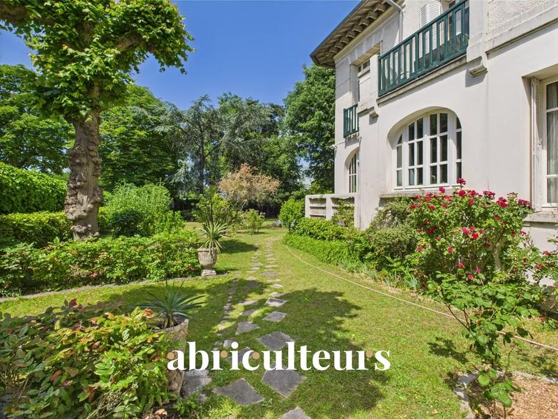 Appartement - 165 m² - 6 pièces