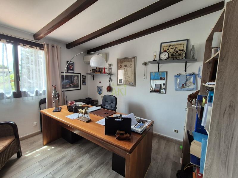 Maison traditionnelle - 313 m² - 11 pièces