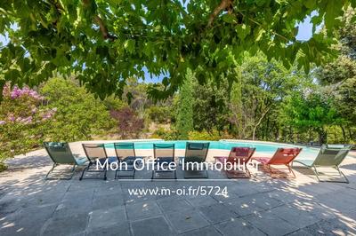 Propriété - 270 m² - 10 pièces