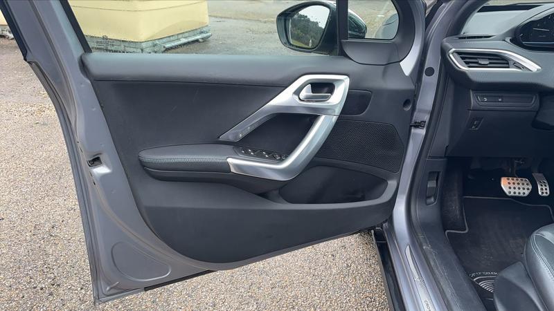 Peugeot 2008 I 1.2 PureTech 110 Eat6 Crossway