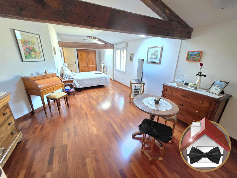 Appartement - 243 m² - 6 pièces