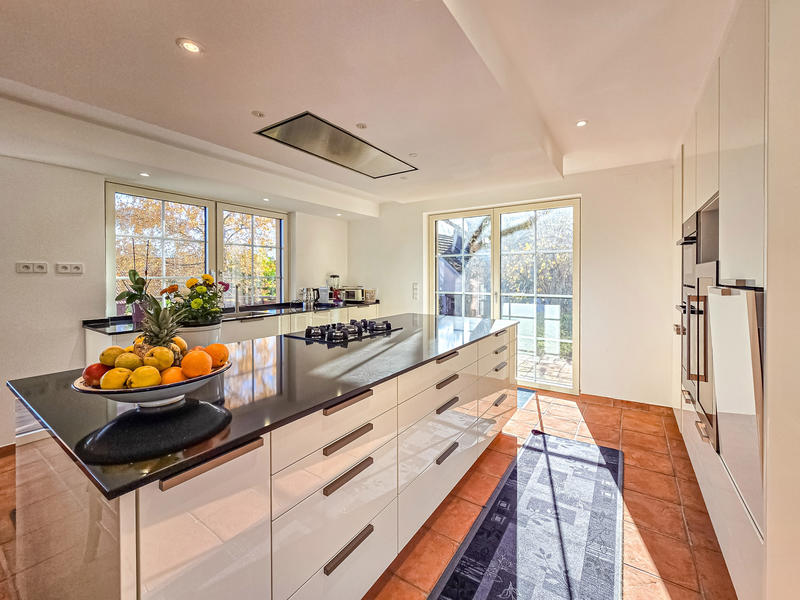 Maison - 305 m² - 6 pièces