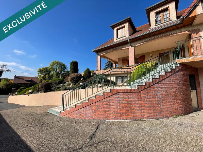 Maison - 234 m² - 8 pièces