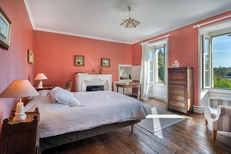 Propriété - 650 m² - 8 pièces