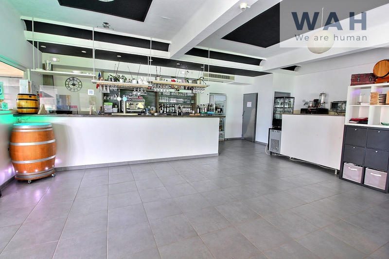 Fonds de commerce - Magasins - 1 900 m²