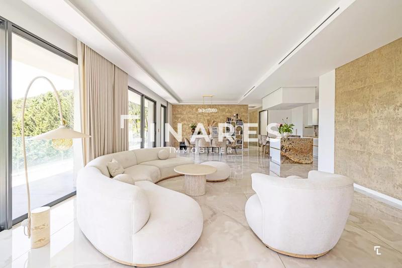 Villa - 300 m² - 9 pièces