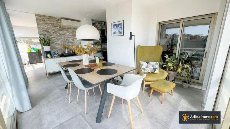 Appartement - 94 m² - 4 pièces