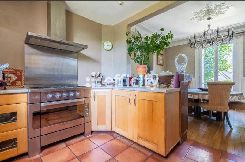 Maison - 176 m² - 7 pièces