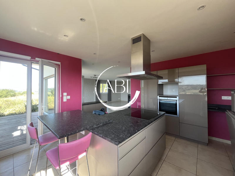 Maison - 212 m² - 7 pièces