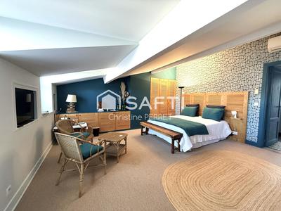 Maison - 208 m² - 6 pièces