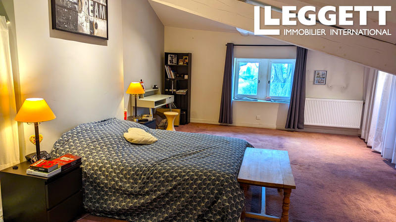 Demeure - 225 m² - 8 pièces