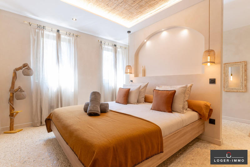 Maison - 202 m² - 8 pièces