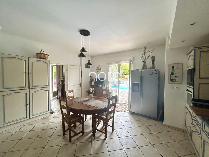 Villa - 275 m² - 9 pièces