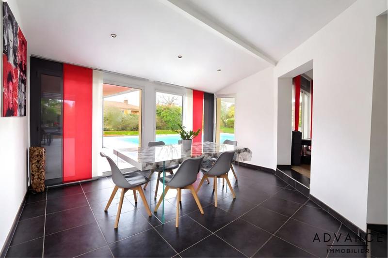 Villa - 208 m² - 208 pièces