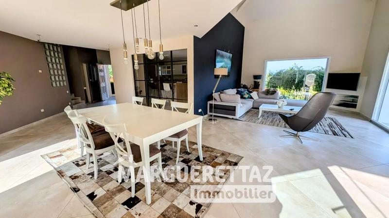 Maison - 266 m² - 8 pièces