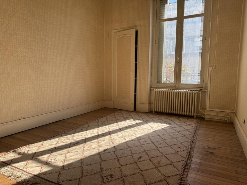 Maison - 280 m² - 12 pièces