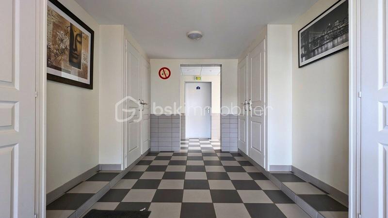 Immeuble - 1 900 m² - 30 pièces