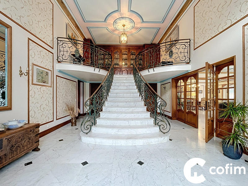 Maison - 349 m² - 6 pièces