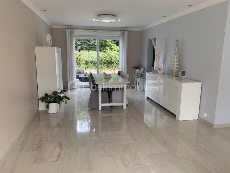 Maison traditionnelle - 159 m² - 6 pièces