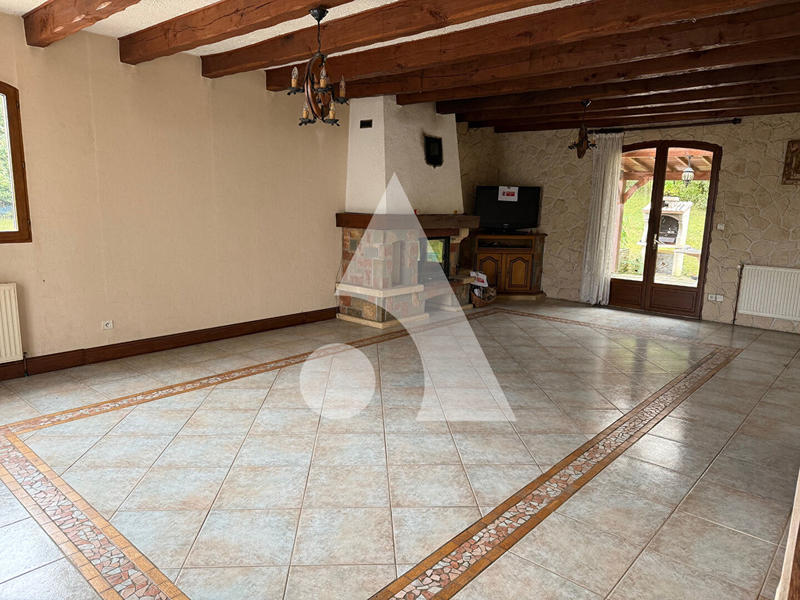 Maison - 222 m² - 7 pièces