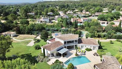 Maison - 320 m² - 8 pièces