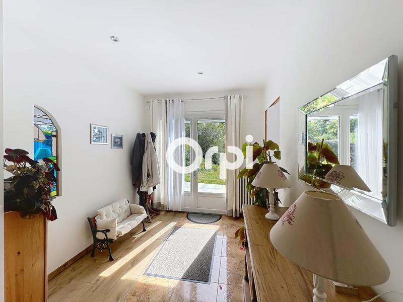 Maison - 245 m² - 9 pièces