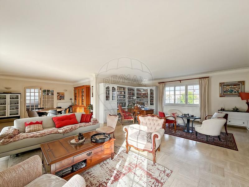 Maison bourgeoise - 211 m² - 4 pièces