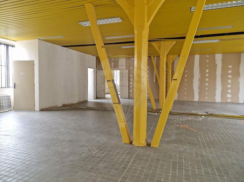 Local commercial - 110 m² - 4 pièces