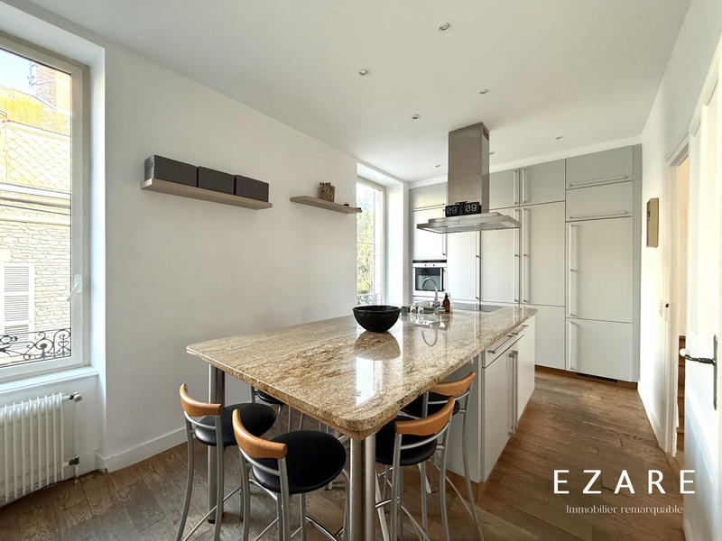 Maison - 320 m² - 12 pièces