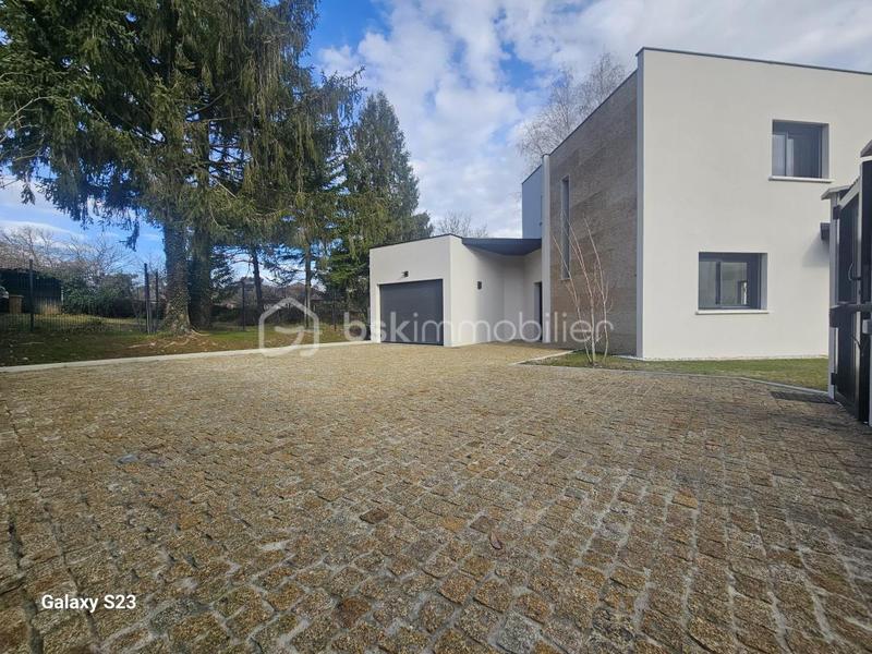 Maison - 85 m² - 5 pièces