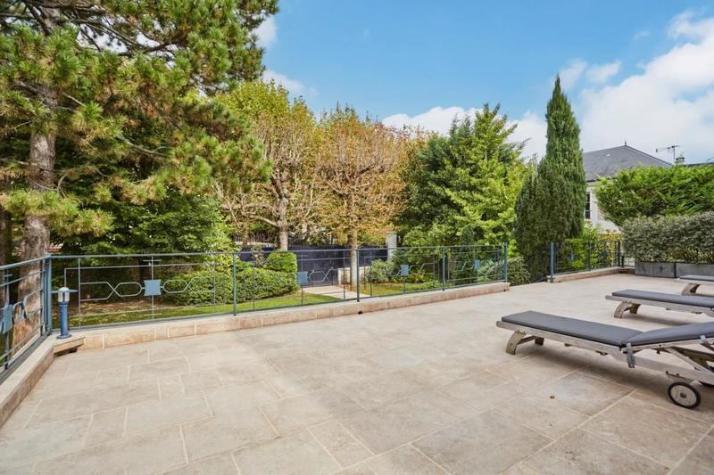 Maison - 400 m² - 10 pièces