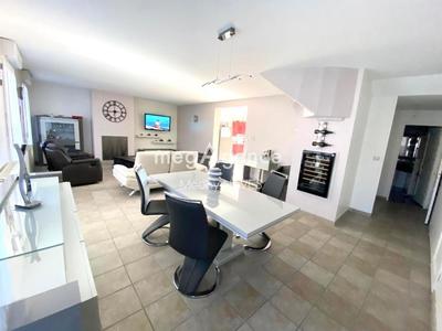 Maison - 226 m² - 8 pièces