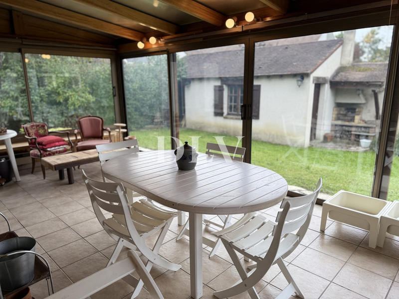 Maison - 220 m² - 8 pièces