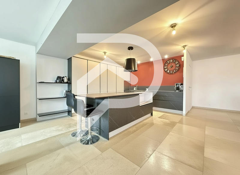 Maison - 231 m² - 5 pièces