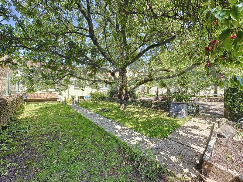 Maison de village - 284 m² - 13 pièces