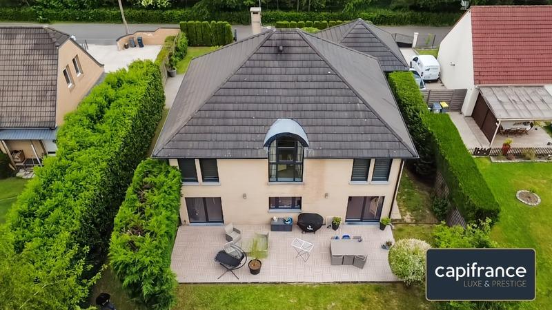 Maison - 230 m² - 7 pièces