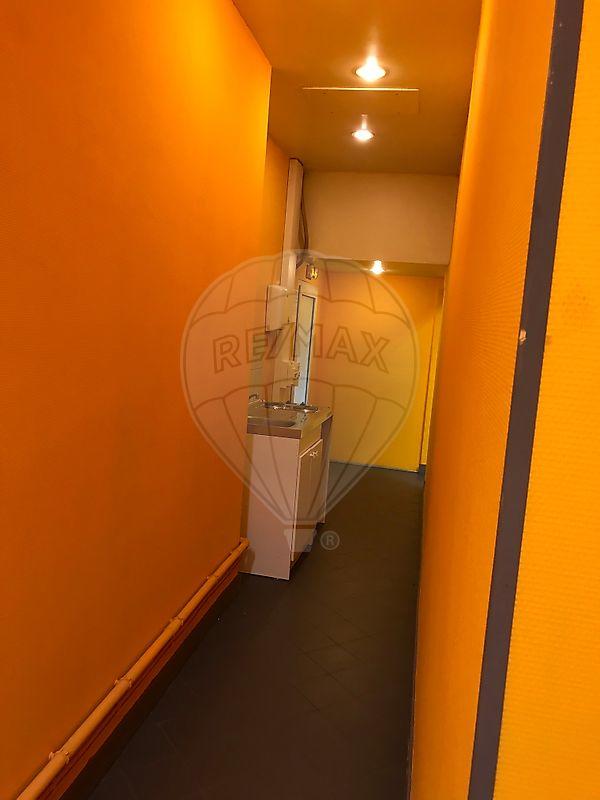 Local commercial - 110 m² - 4 pièces